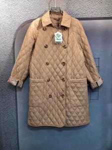 ЖЕНСКОЕ СТЕГАНОЕ ПАЛЬТО BURBERRY БЕЖЕВОЕ ЖЕНСКОЕ СТЕГАНОЕ ПАЛЬТО BURBERRY БЕЖЕВОЕ