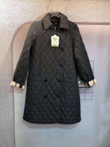 ЖЕНСКОЕ СТЕГАНОЕ ПАЛЬТО BURBERRY ЧЕРНОЕ ЖЕНСКОЕ СТЕГАНОЕ ПАЛЬТО BURBERRY ЧЕРНОЕ