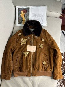 ЖЕНСКАЯ ЗАМШЕВАЯ КУРТКА MIU MIU КОРИЧНЕВАЯ ЖЕНСКАЯ ЗАМШЕВАЯ КУРТКА MIU MIU КОРИЧНЕВАЯ