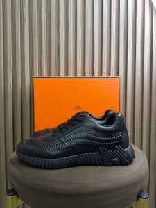 МУЖСКИЕ КРОССОВКИ HERMES ЧЕРНЫЕ МУЖСКИЕ КРОССОВКИ HERMES ЧЕРНЫЕ