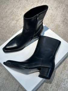 ЖЕНСКИЕ КОЖАНЫЕ КАЗАКИ CELINE ЧЕРНЫЕ ЖЕНСКИЕ КОЖАНЫЕ КАЗАКИ CELINE ЧЕРНЫЕ