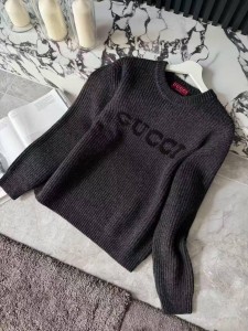 ЖЕНСКИЙ СВИТЕР GUCCI СЕРЫЙ ЖЕНСКИЙ СВИТЕР GUCCI СЕРЫЙ