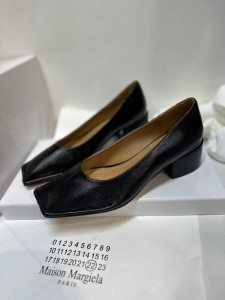 ЖЕНСКИЕ КОЖАНЫЕ ТУФЛИ MAISON MARGIELA ЧЕРНЫЕ ЖЕНСКИЕ КОЖАНЫЕ ТУФЛИ MAISON MARGIELA ЧЕРНЫЕ