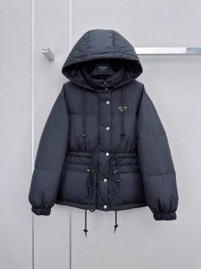 ЖЕНСКИЙ ПУХОВИК PRADA ЧЕРНЫЙ ЖЕНСКИЙ ПУХОВИК PRADA ЧЕРНЫЙ