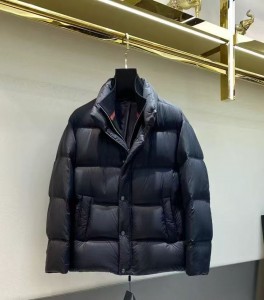 МУХСКОЙ ПУХОВИК ZEGNA ЧЕРНЫЙ МУХСКОЙ ПУХОВИК ZEGNA ЧЕРНЫЙ