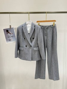 ЖЕНСКИЙ КАШЕМИРОВЫЙ КОСТЮМ BRUNELLO CUCINELLI СЕРЫЙ ЖЕНСКИЙ КАШЕМИРОВЫЙ КОСТЮМ BRUNELLO CUCINELLI СЕРЫЙ