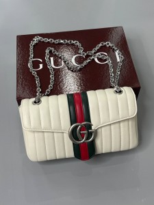 ЖЕНСКАЯ КОЖАНАЯ СУМКА GUCCI БЕЛАЯ ЖЕНСКАЯ КОЖАНАЯ СУМКА GUCCI БЕЛАЯ