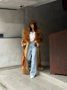 ЖЕНСКАЯ ШУБА ИЗ МЕХА ЛИСЫ SAINT LAURENT ЖЕНСКАЯ ШУБА ИЗ МЕХА ЛИСЫ SAINT LAURENT