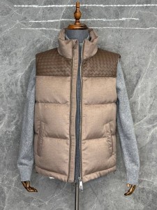 МУЖСКАЯ ЖИЛЕТКА BOTTEGA VENETA БЕЖЕВАЯ МУЖСКАЯ ЖИЛЕТКА BOTTEGA VENETA БЕЖЕВАЯ