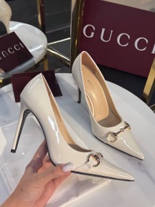ЖЕНСКИЕ ЛАКИРОВАНЫЕ ТУФЛИ GUCCI БЕЛЫЕ ЖЕНСКИЕ ЛАКИРОВАНЫЕ ТУФЛИ GUCCI БЕЛЫЕ