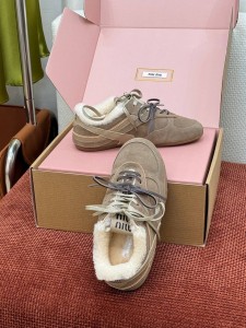 ЖЕНСКИЕ ЗАМШЕВЫЕ КРОССОВКИ MIU MIU БЕЖЕВЫЕ ЖЕНСКИЕ ЗАМШЕВЫЕ КРОССОВКИ MIU MIU БЕЖЕВЫЕ