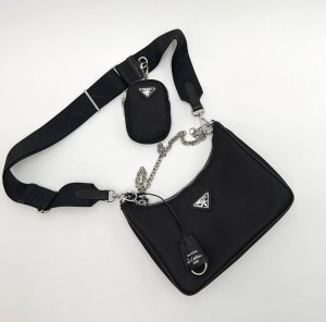 ЖЕНСКАЯ СУМКА PRADA RE-EDITION 2000 ЧЕРНАЯ ЖЕНСКАЯ СУМКА PRADA RE-EDITION 2000 ЧЕРНАЯ
