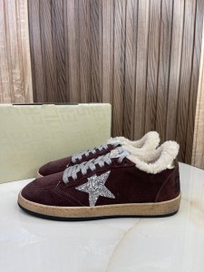 ЖЕНСКИЕ ЗАМШЕВЫЕ КЕДЫ С МЕХОМ GOLDEN GOOSE ЖЕНСКИЕ ЗАМШЕВЫЕ КЕДЫ С МЕХОМ GOLDEN GOOSE