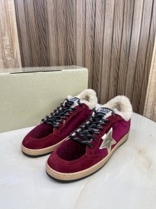 ЖЕНСКИЕ ЗАМШЕВЫЕ КЕДЫ С МЕХОМ GOLDEN GOOSE ЖЕНСКИЕ ЗАМШЕВЫЕ КЕДЫ С МЕХОМ GOLDEN GOOSE