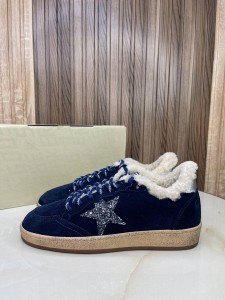 ЖЕНСКИЕ ЗАМШЕВЫЕ КЕДЫ С МЕХОМ GOLDEN GOOSE СИНИЕ ЖЕНСКИЕ ЗАМШЕВЫЕ КЕДЫ С МЕХОМ GOLDEN GOOSE СИНИЕ