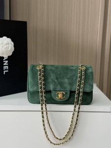 ЗАМШЕВАЯ СУМКА CHANEL MINI SOUPLISSIMO FLAP BAG ЗЕЛЕНАЯ ЗАМШЕВАЯ СУМКА CHANEL MINI SOUPLISSIMO FLAP BAG ЗЕЛЕНАЯ